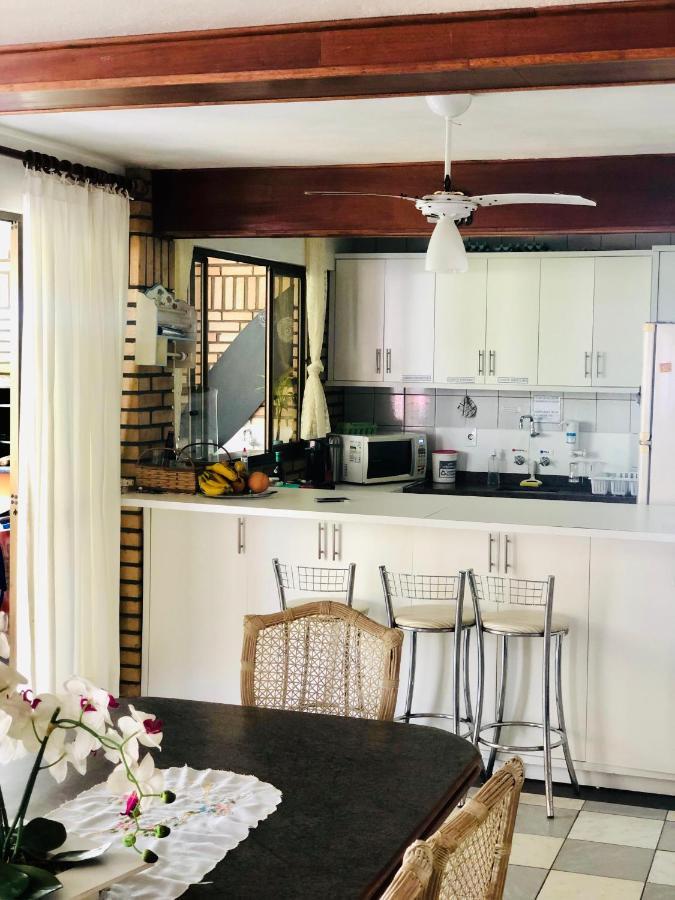 Quatro Ilhas Beach Hostel 봄비나스 외부 사진